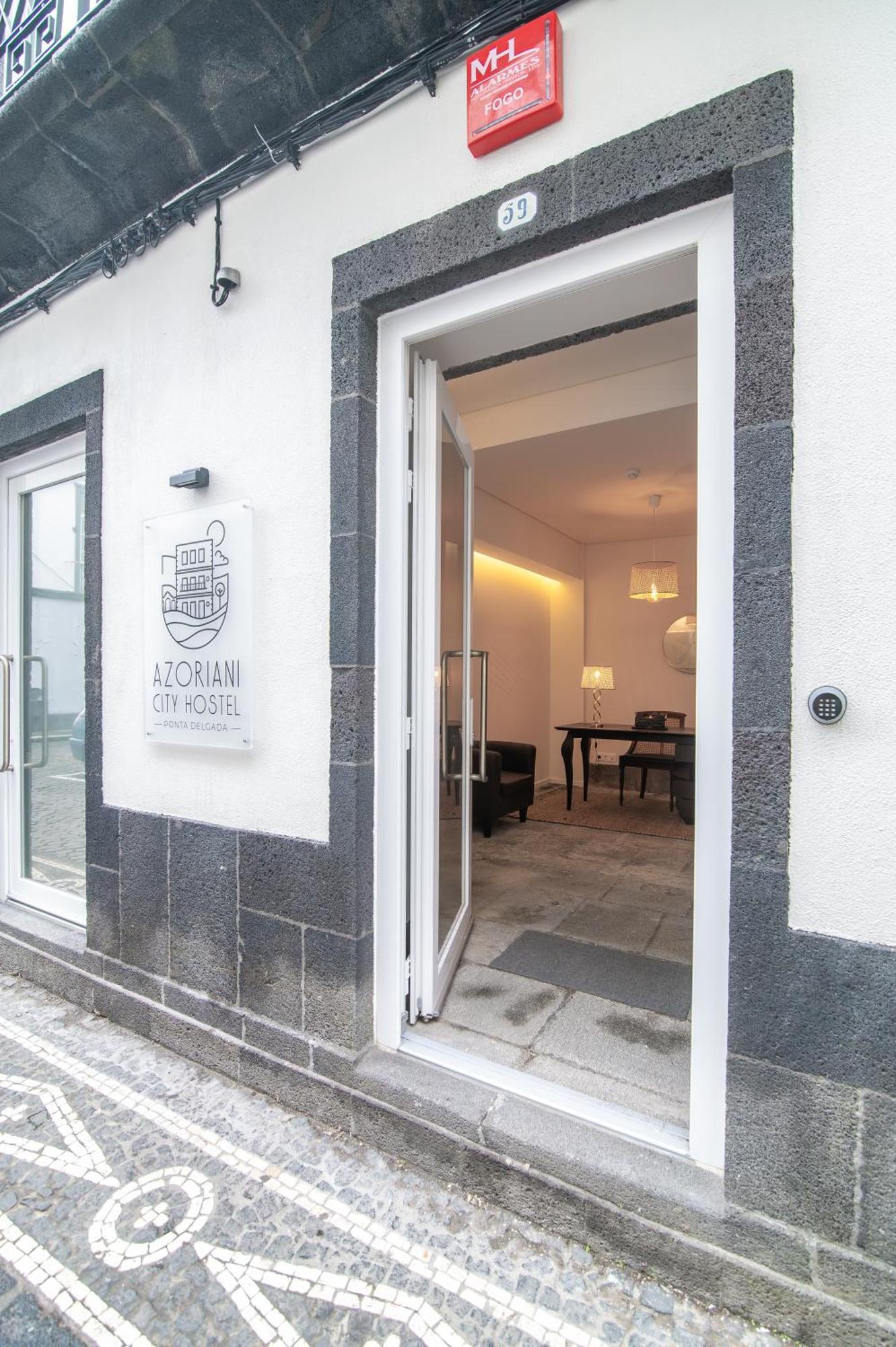 Azoriani City Hostel Ponta Delgada エクステリア 写真